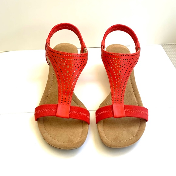 Alfani Red T Strap Wedge Sandal - Picture 3 of 6
